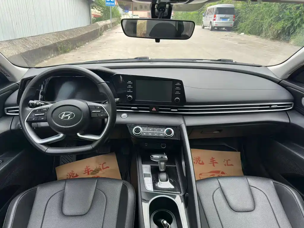 Hyundai Elantra 2022