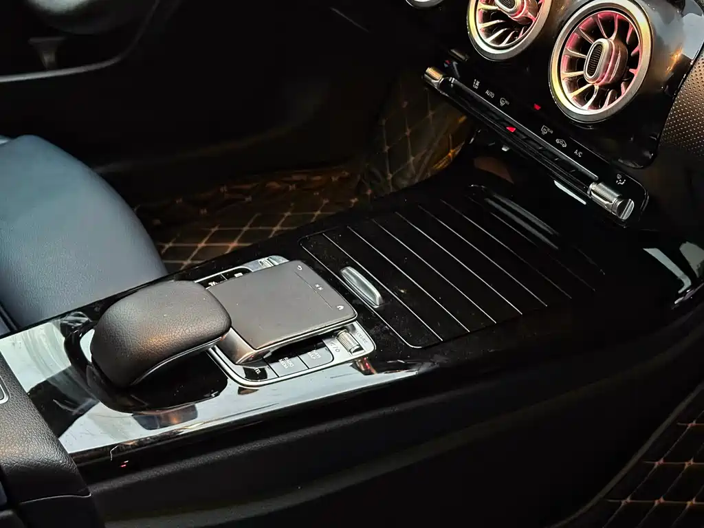 Mercedes-Benz A-Class 2019 — фото 15