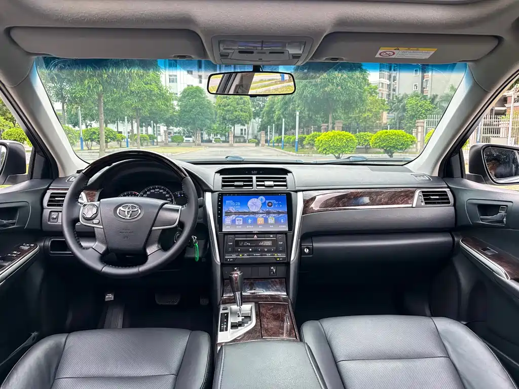 Toyota Camry 2015 — фото 10