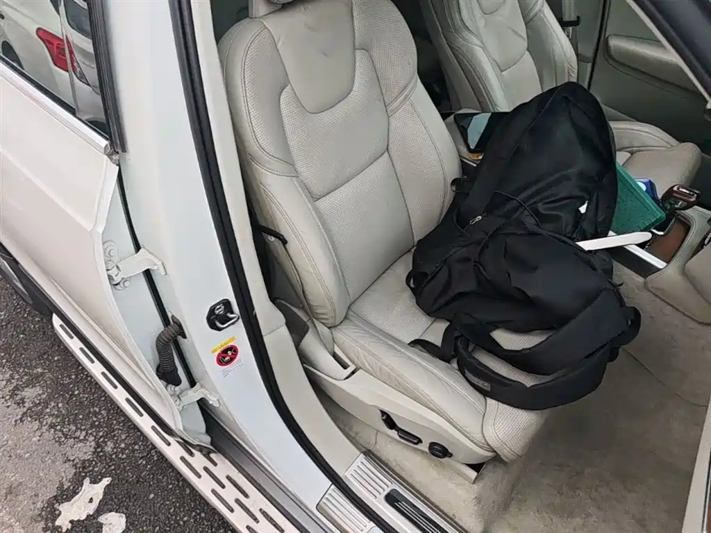 Volvo XC90 2015 — фото 25
