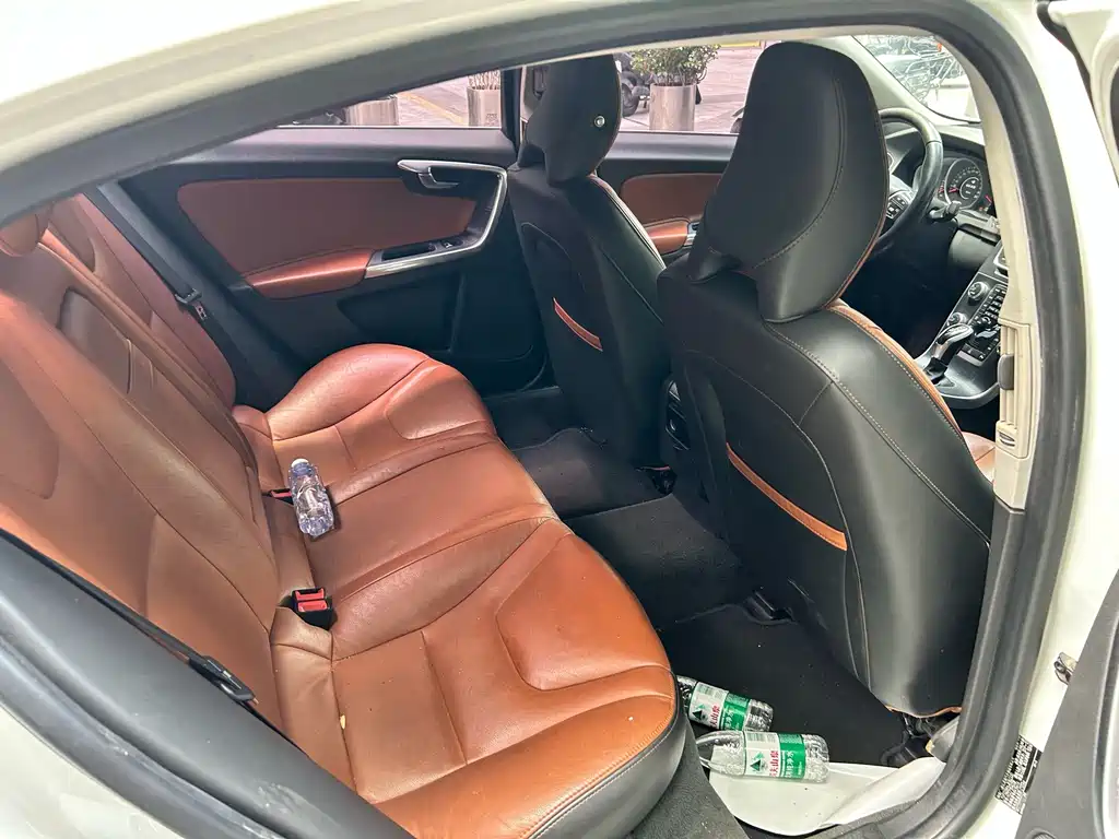 Volvo S60 2018 — фото 15