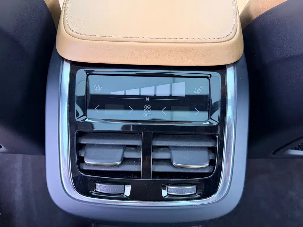 Volvo XC90 2016 — фото 18