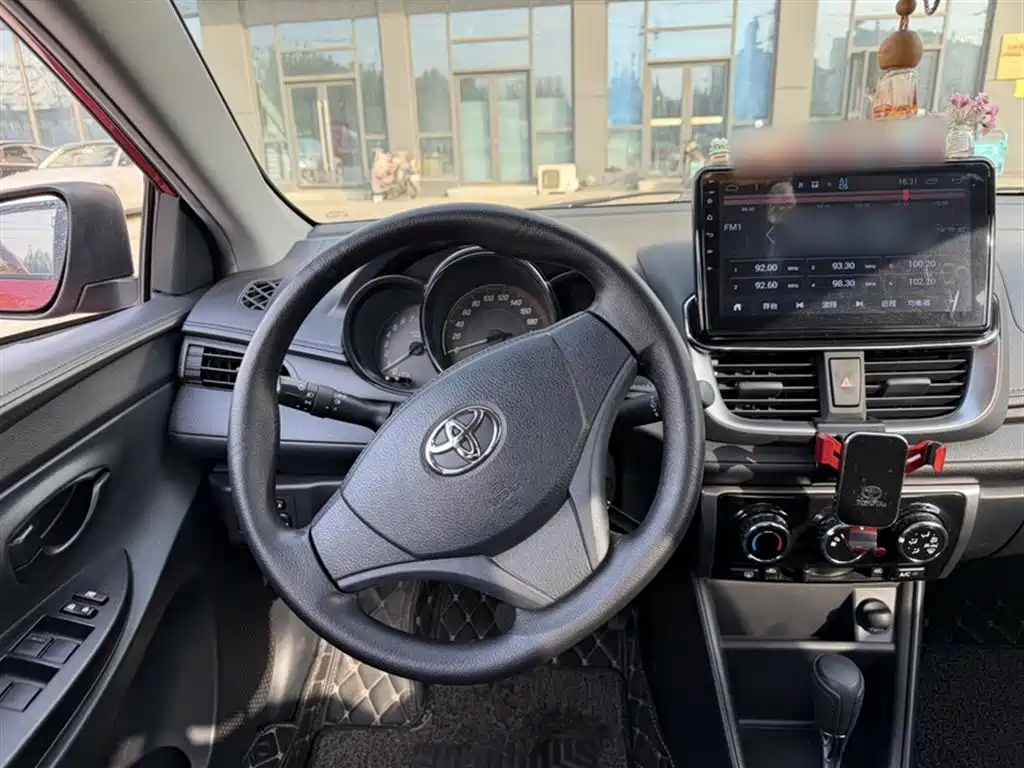 Toyota Yaris L 2020 — фото 3