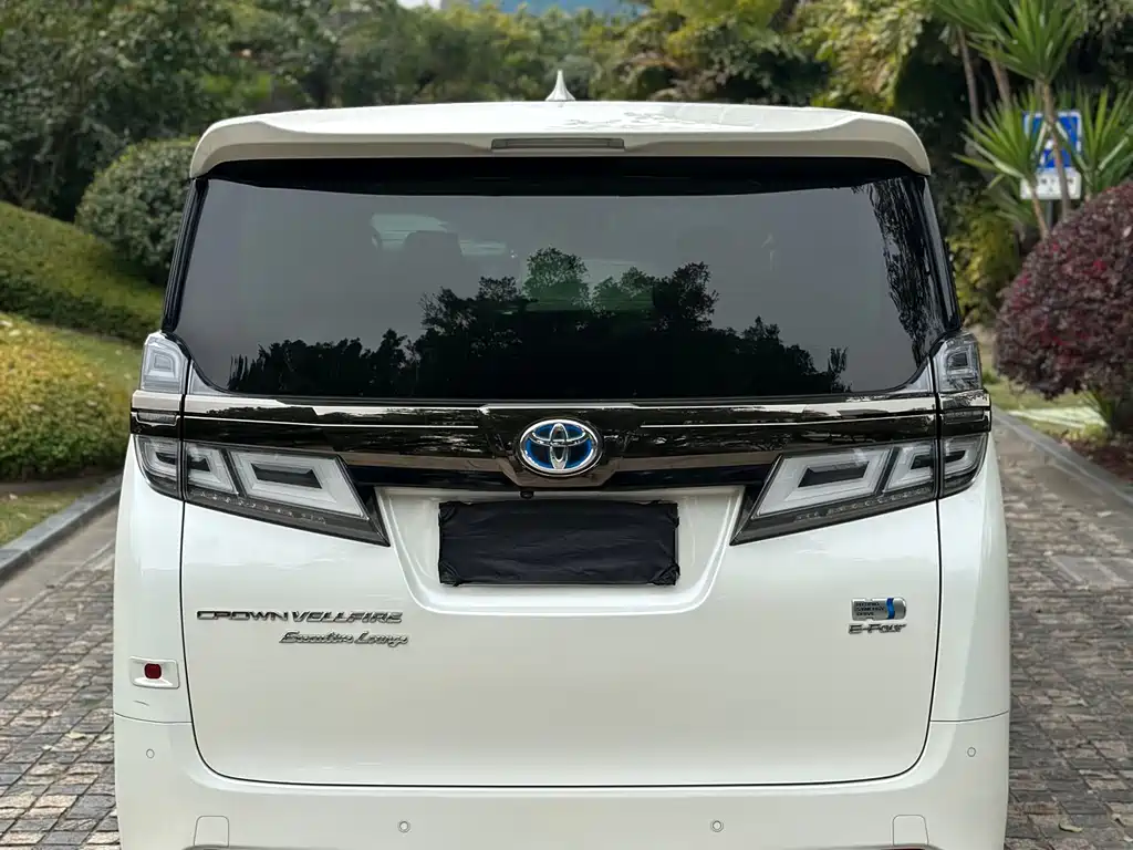 Toyota Vellfire 2023 — фото 8