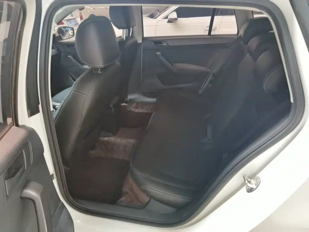 Skoda Rapid Spaceback 2018 — фото 17
