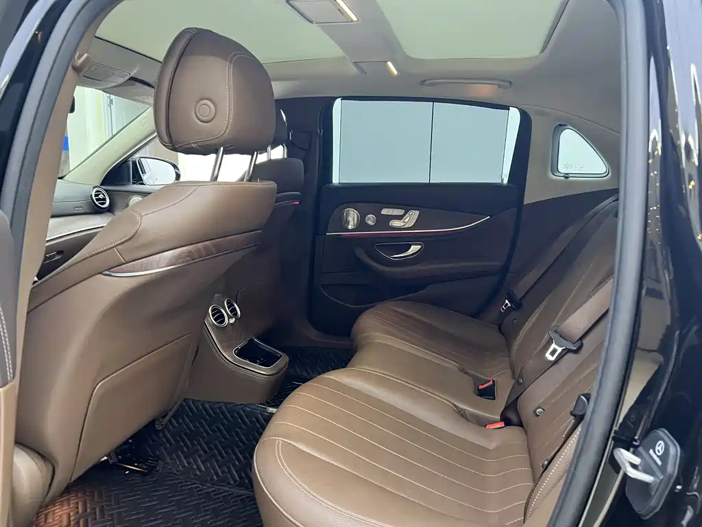 Mercedes-Benz E-Class 2023 — фото 8