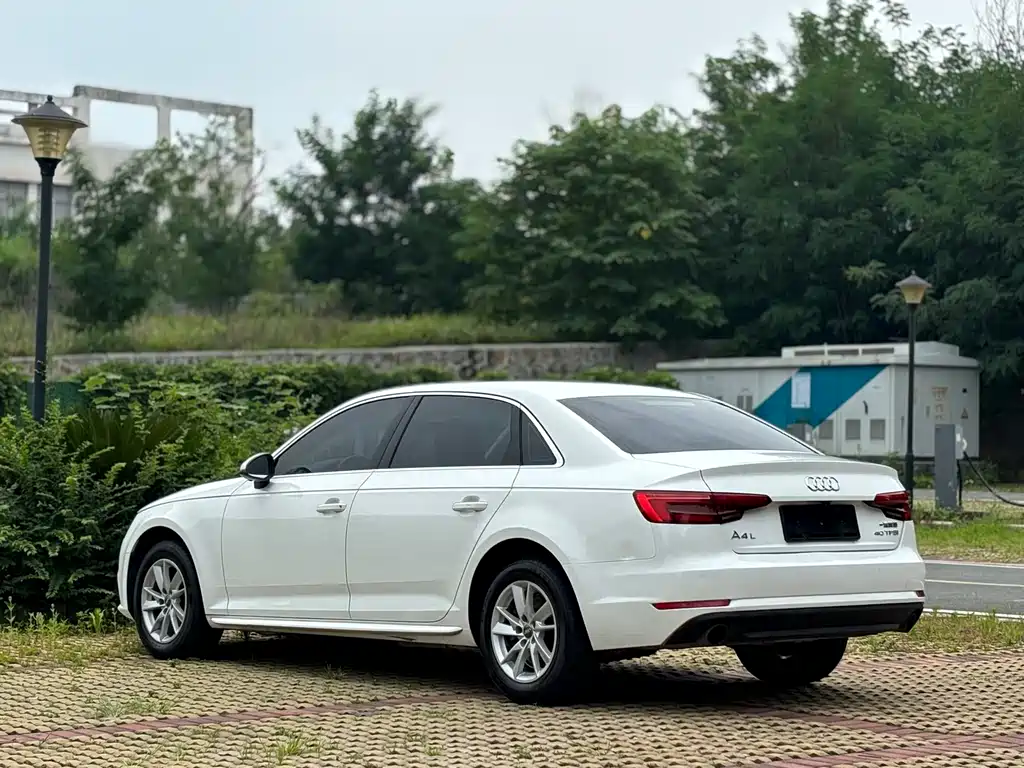 Audi A4L 2017