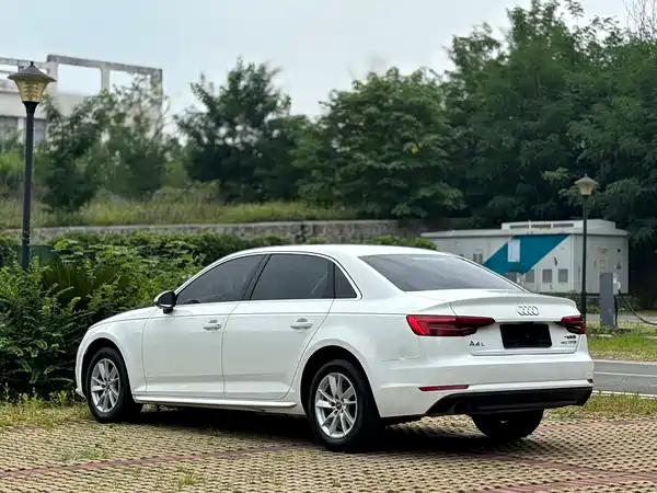 Audi A4L 2017