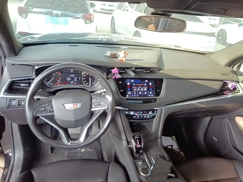 Cadillac XT6 2022 — фото 10