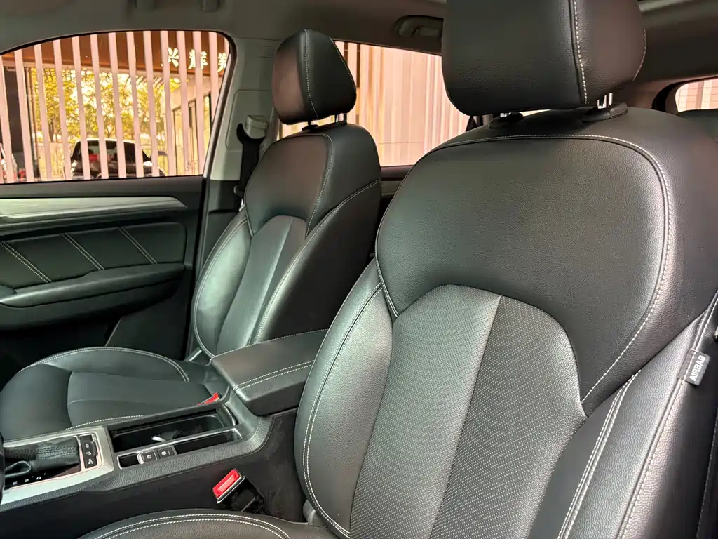 Roewe RX5 New Energy 2018 — фото 10