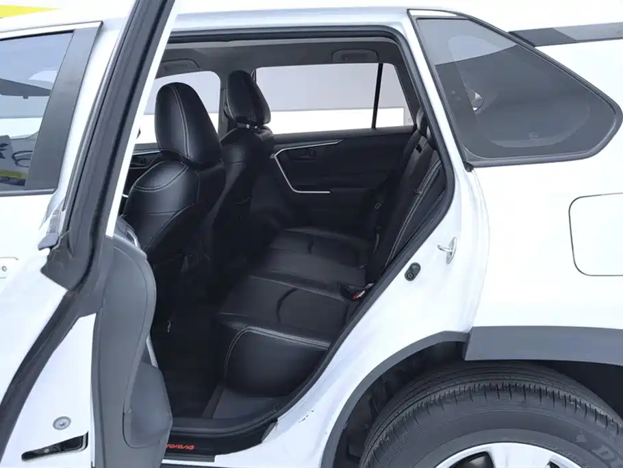 Toyota RAV4 2021 — фото 11