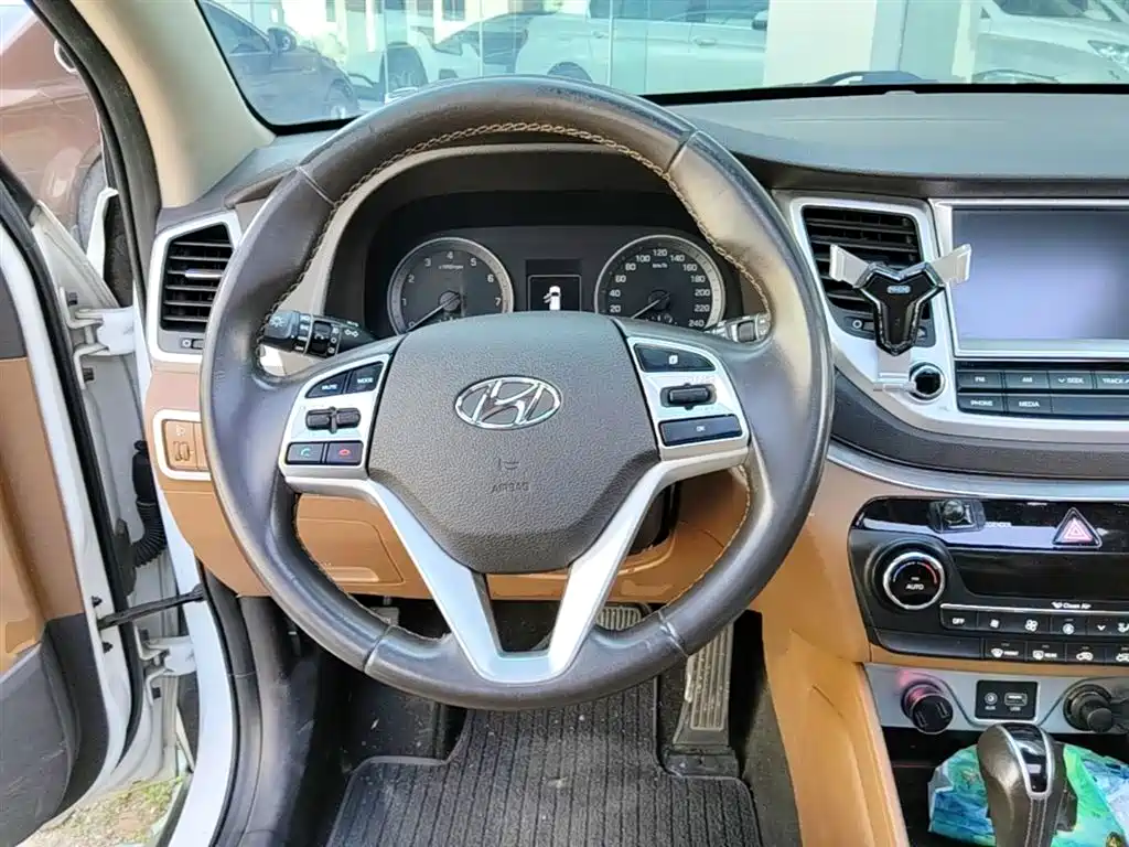 Hyundai Tucson 2016 — фото 11