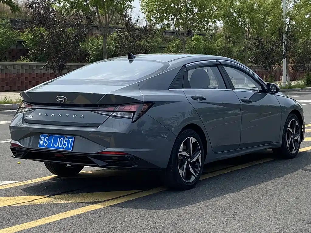 Hyundai Elantra 2022 — фото 17