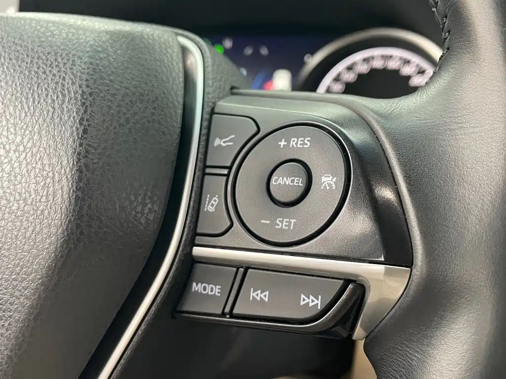 Toyota Camry 2018 — фото 17