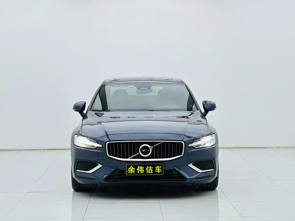 Volvo S60 2022 — фото 2