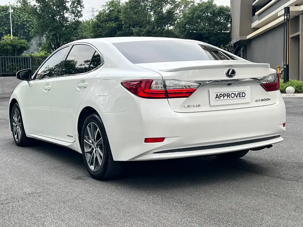 Lexus ES 2016 — фото 6