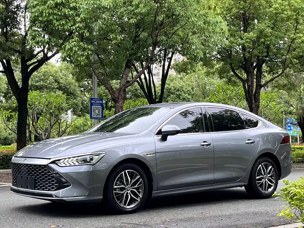 BYD Qin PLUS 2022 — фото 1