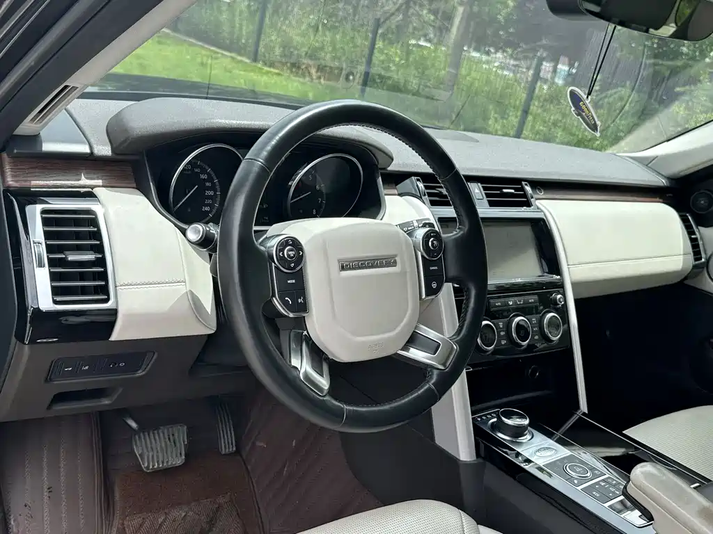 Land Rover Discovery 2017 — фото 12
