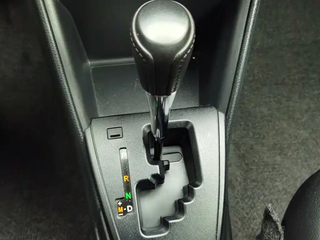 Toyota Yaris L 2017 — фото 13