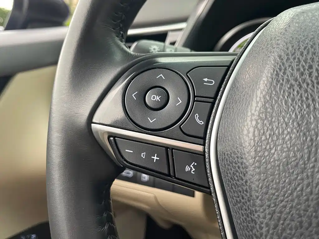 Toyota Camry 2018 — фото 16