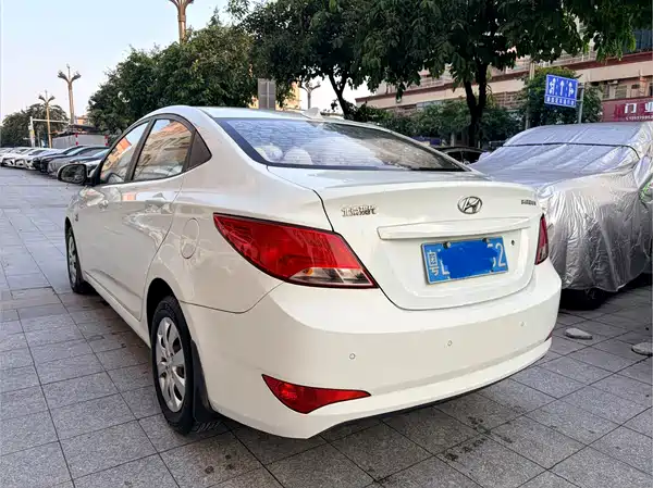 Hyundai Accent 2014