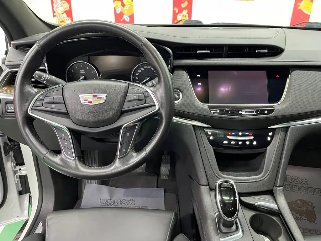 Cadillac XT5 2017 — фото 11
