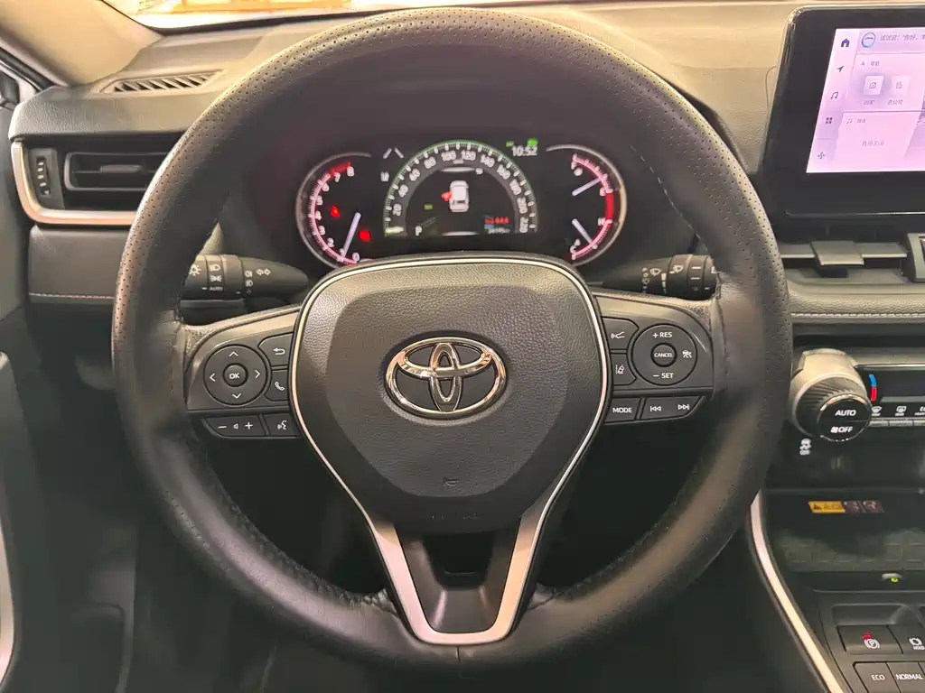 Toyota RAV4 2023 — фото 14