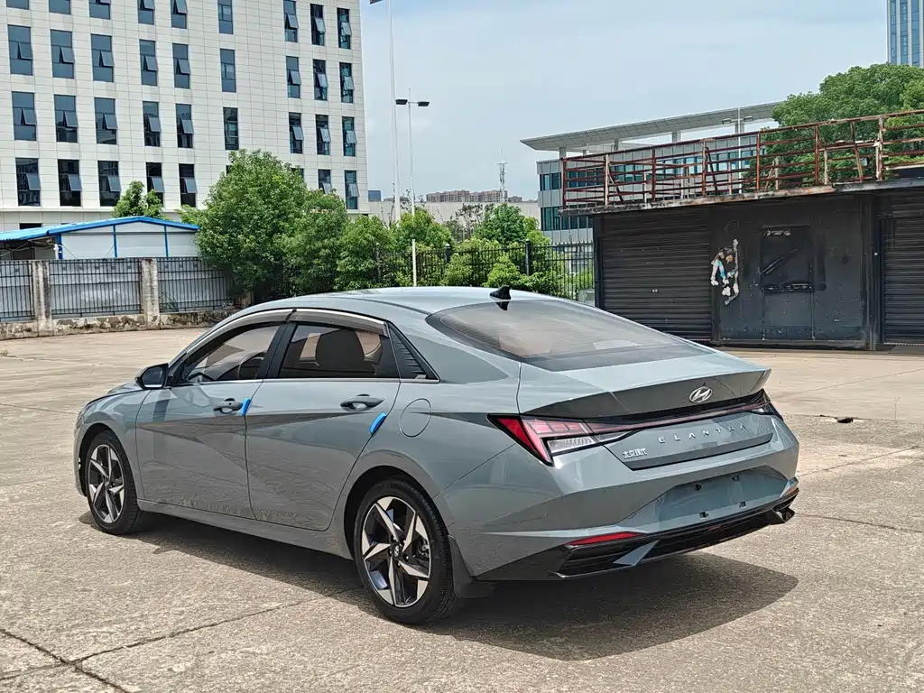 Hyundai Elantra 2022