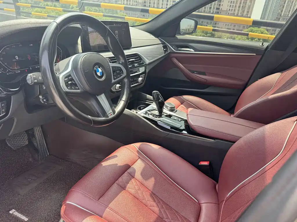 BMW 5 Series 2021 — фото 10
