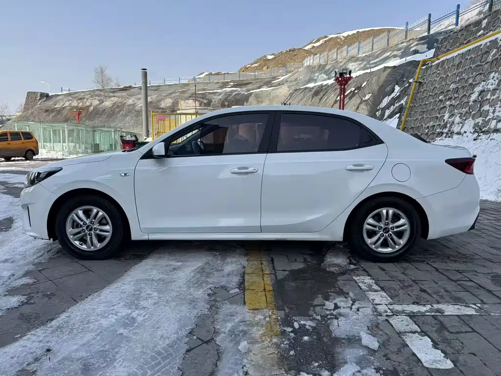 Kia Forte 2020 — фото 10