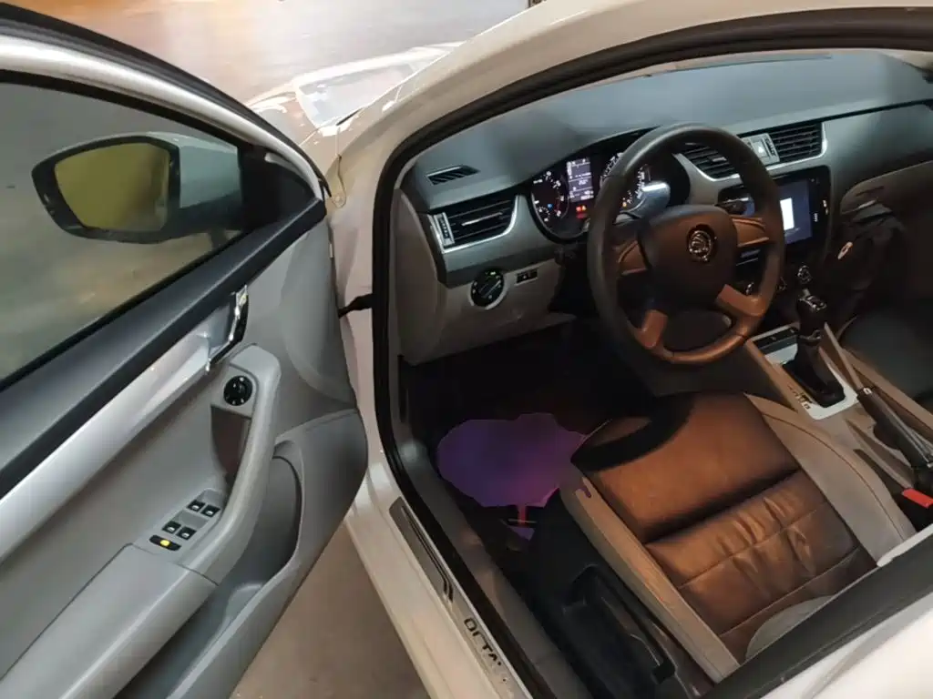 Skoda Octavia 2015 — фото 16