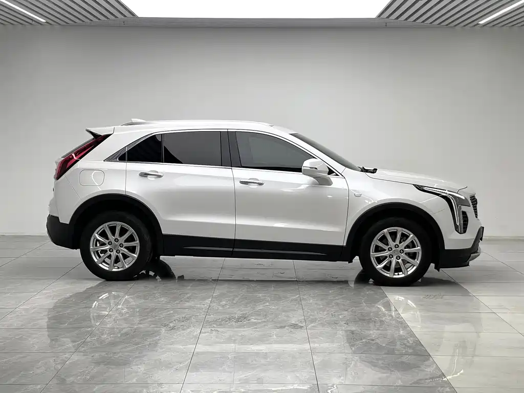 Cadillac XT4 2022 — фото 8