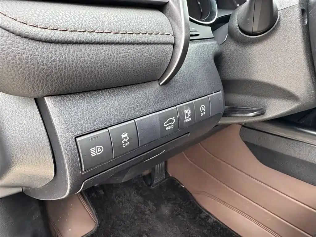 Toyota Camry 2022 — фото 18