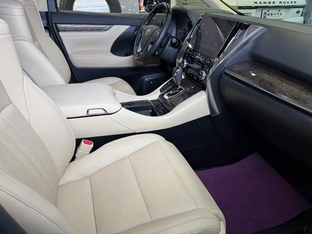Toyota Vellfire 2022 — фото 10