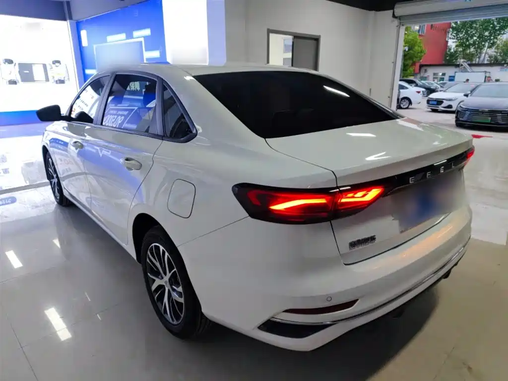 Geely Emgrand 2023 — фото 23