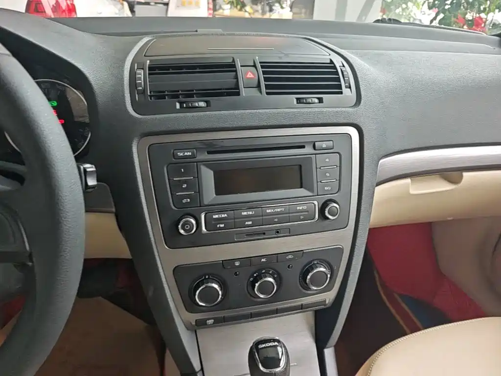 Skoda Octavia 2014 — фото 13