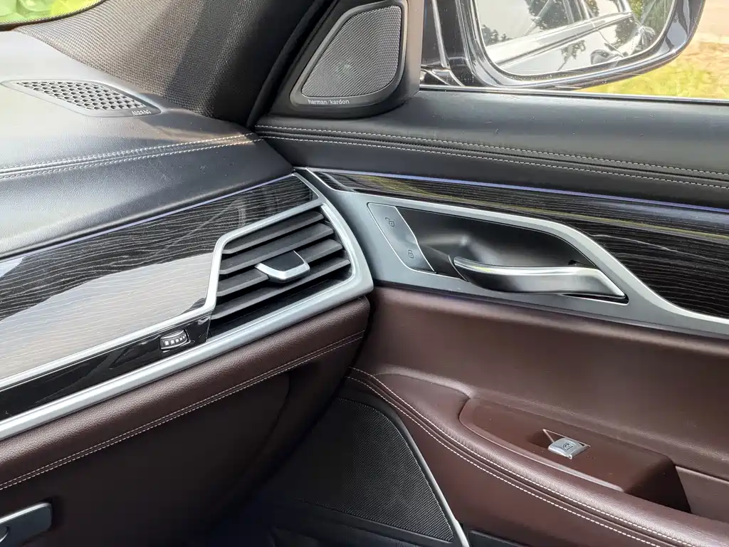 BMW 7 Series 2018 — фото 11