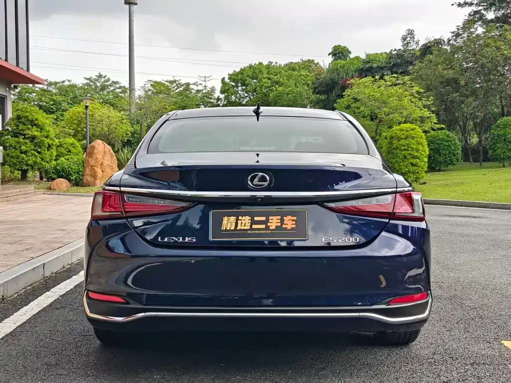 Lexus ES 2024