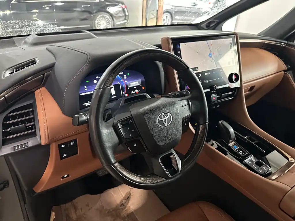 Toyota Alphard 2023 — фото 6