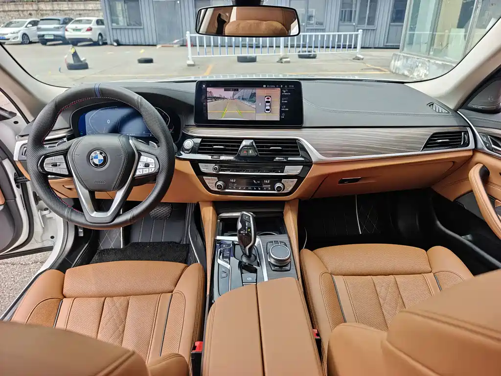 BMW 5 Series 2021 — фото 13
