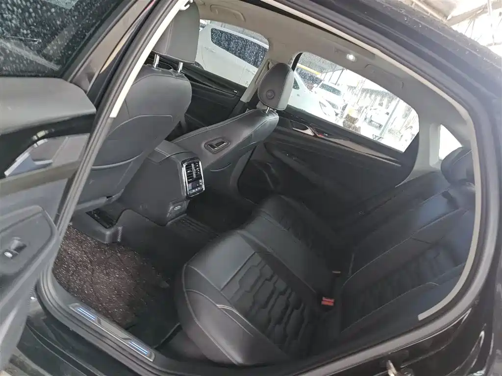 Volkswagen Passat PHEV 2019 — фото 17