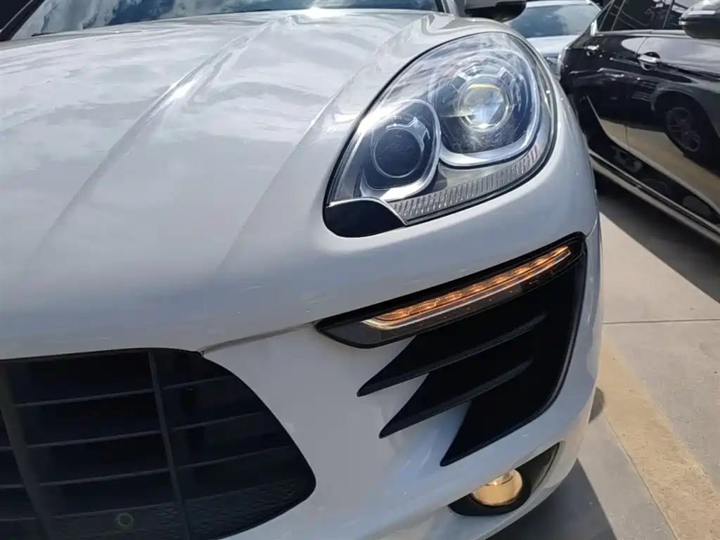 Porsche Macan 2018 — фото 24