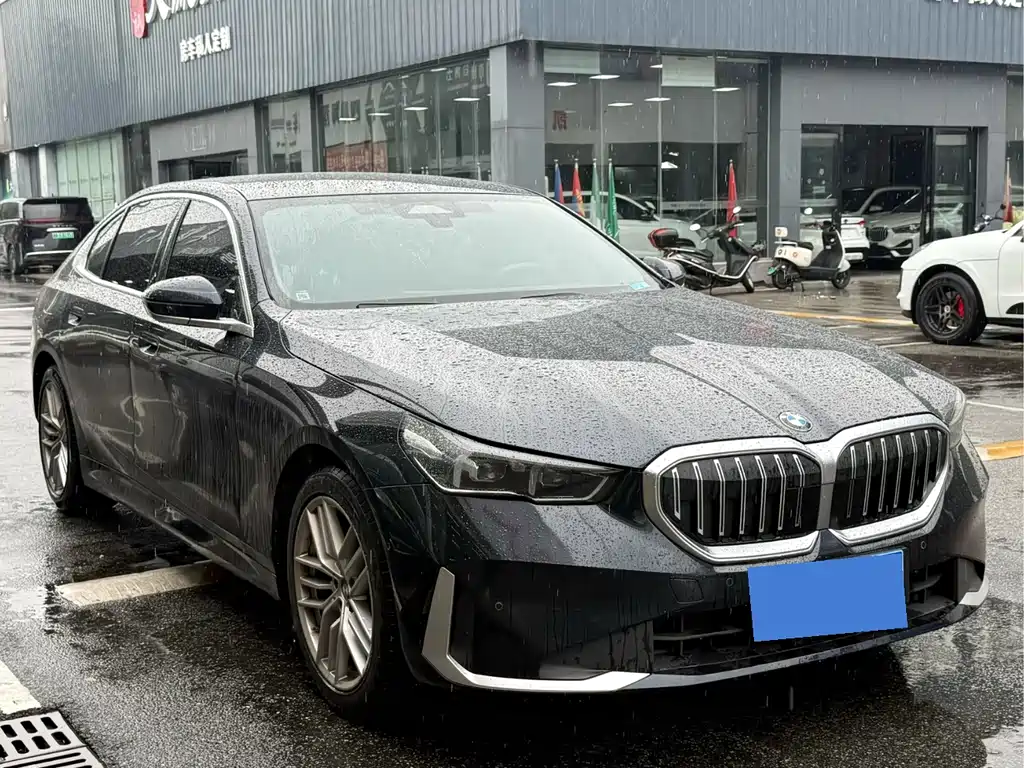 BMW 5 Series 2024