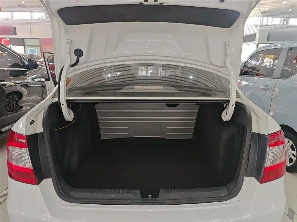 Skoda Rapid 2014 — фото 19