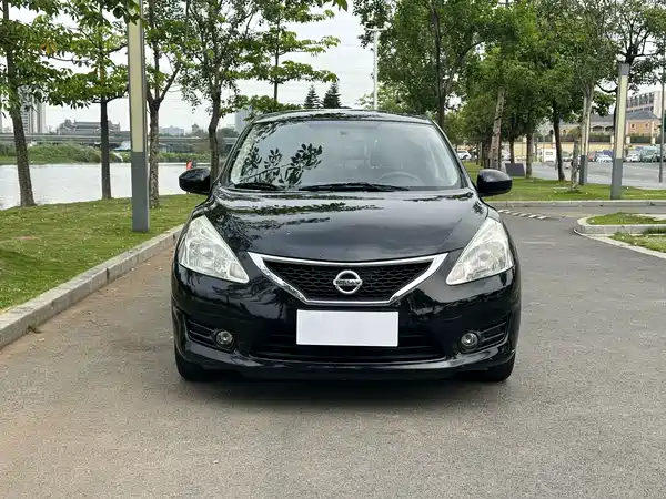 Nissan Tiida 2013