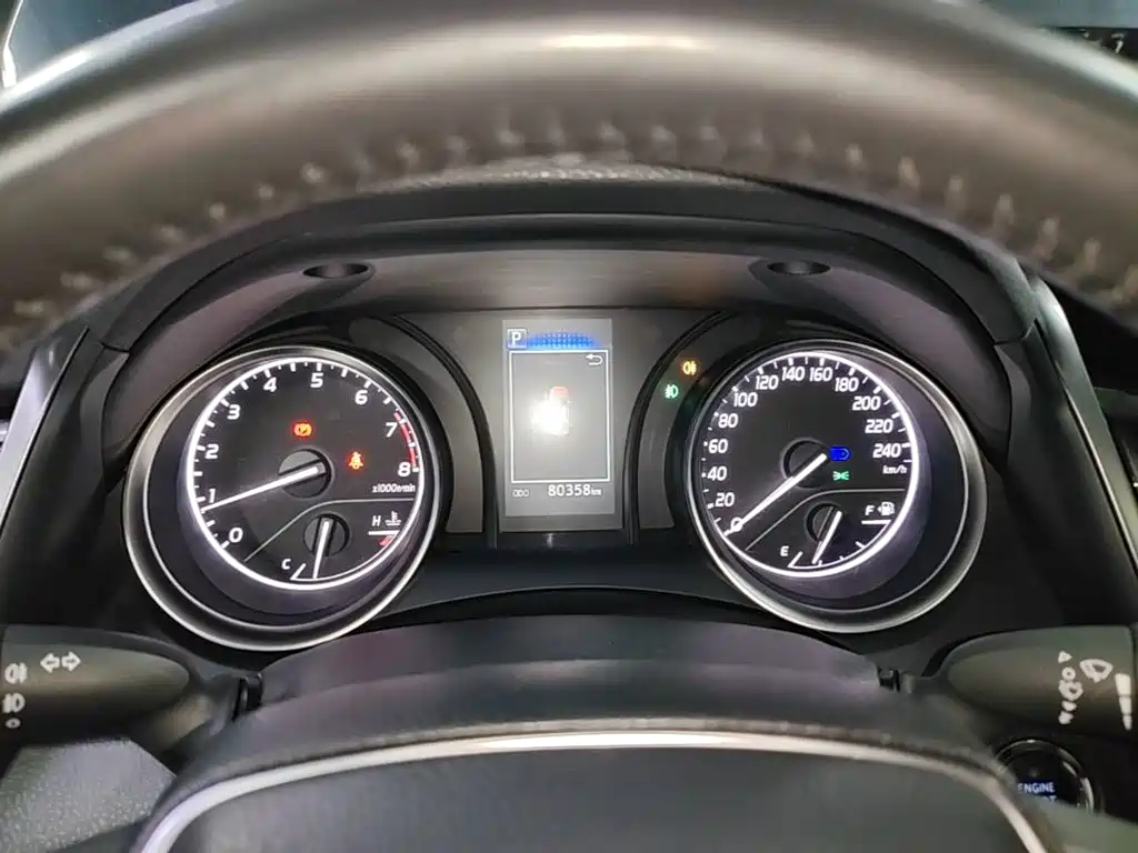 Toyota Camry 2023 — фото 12