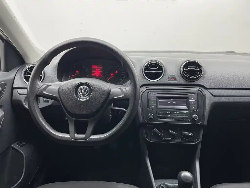 Volkswagen Jetta 2018 — фото 12