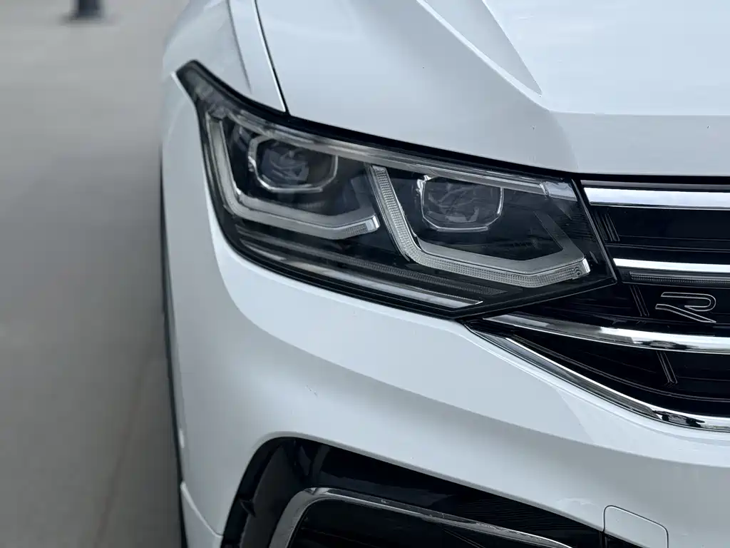Volkswagen Tiguan L 2023 — фото 8