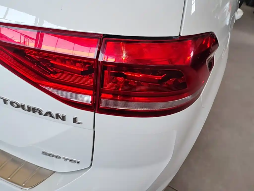 Volkswagen Touran 2019 — фото 8