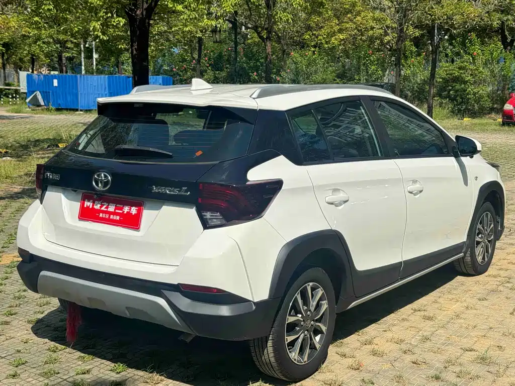 Toyota Yaris L 2023 — фото 6